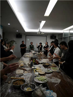 ��͢�����������(d��ng)�u(p��ng)ί���e