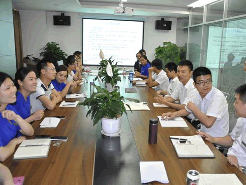 �������_���ӛ�vʷ����ۺ�ƽ���ķ�����˹��������70�����ĵý�����(�D��)