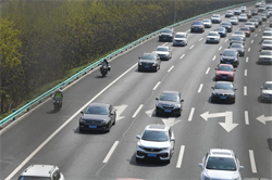 ��͢�f������Щ܇�v�����������M(f��i)ͨ�У�Ħ��܇Ҳ���Ԇ᣿